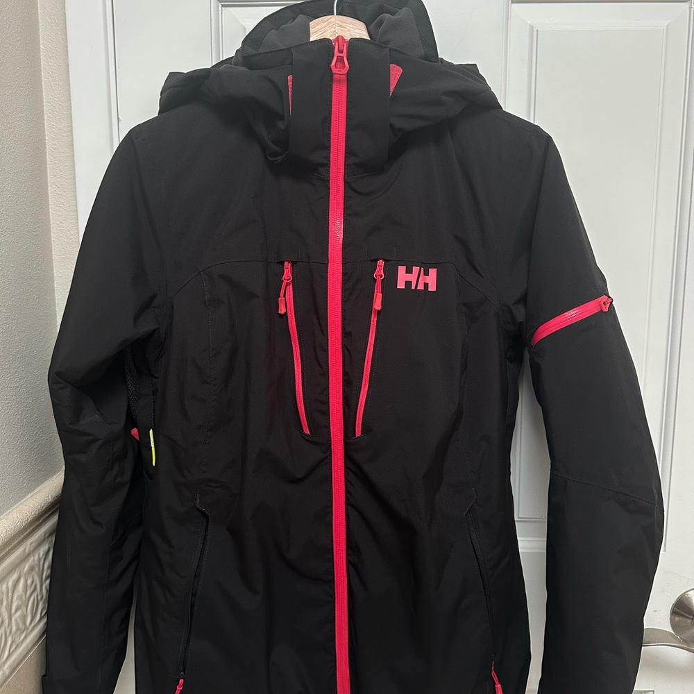 Helly Hansen Black women’s ski jacket xs